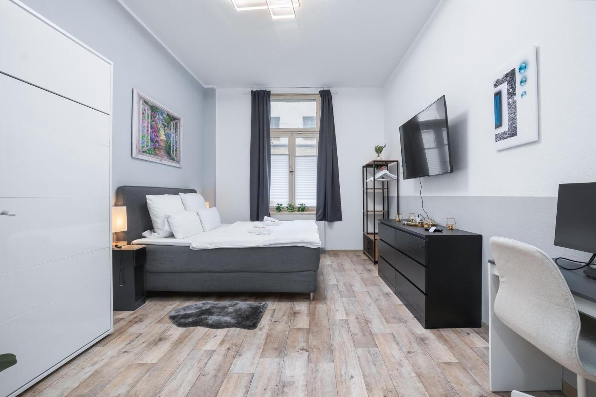 Tolles Design, Hochwertig, Vollausstattung, 3 Zimmer, Grosses Bad & Gaeste-Wc, Grosse Kueche, 3 X Smart Tv, 11 Min Zum Hbf Duisburg Luaran gambar
